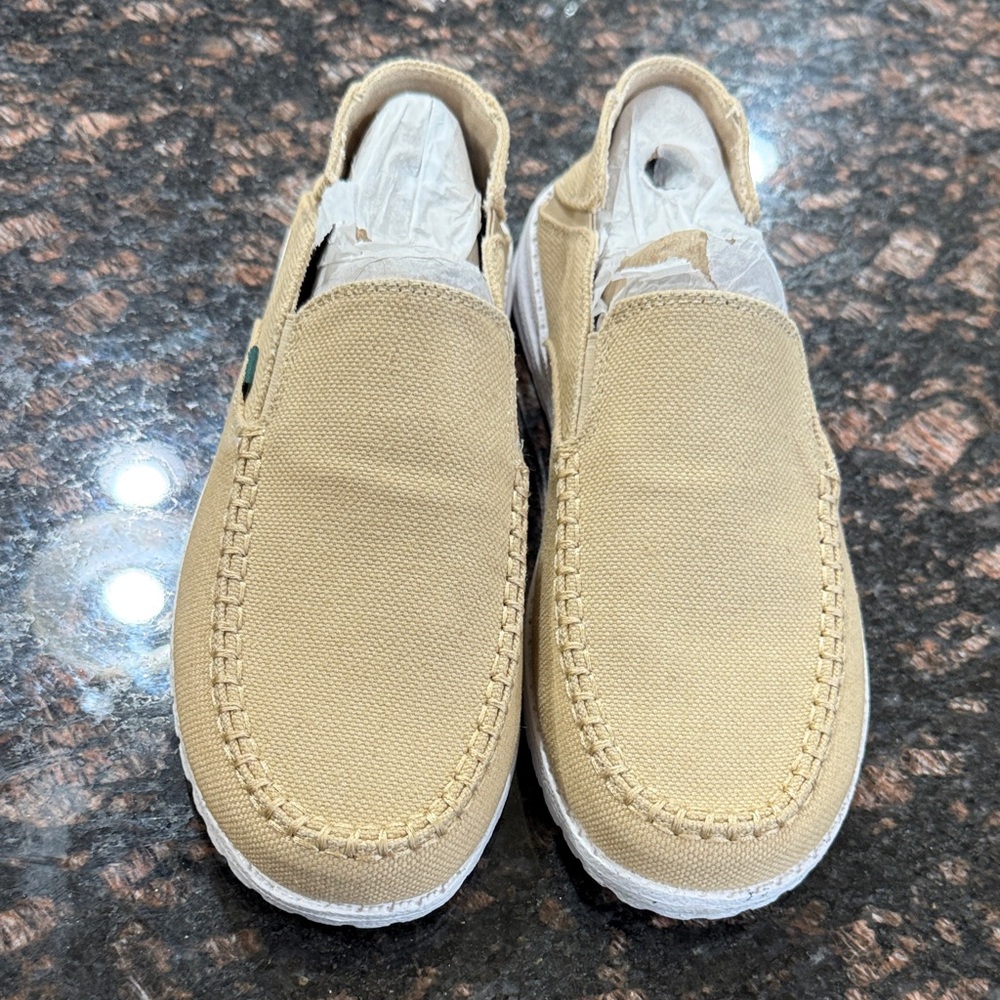 Unisex Slip-On Canvas Shoes in Tan